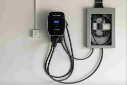 Mau Pasang Charger Mobil Listrik di Rumah? Cek Syarat dan Biayanya
