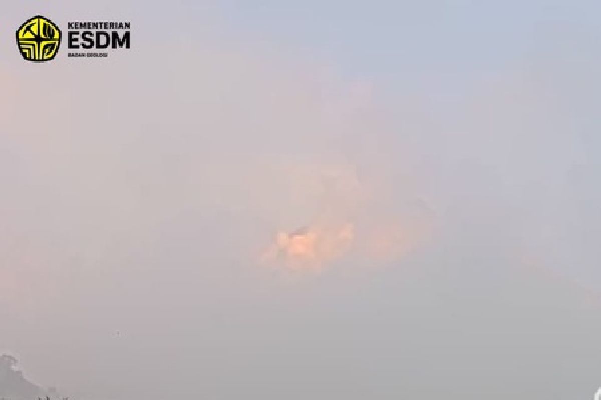 Awan Panas Guguran Merapi Meluncur, Warga Diminta Jauhi Alur Sungai