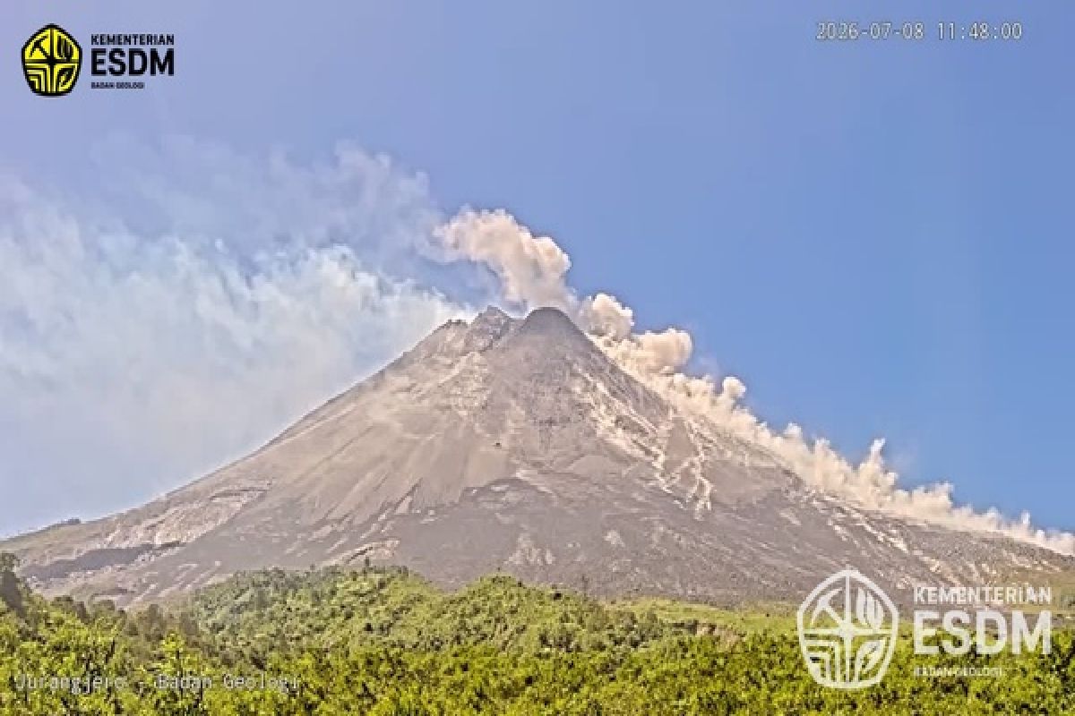Merapi Luncurkan Awan Panas 2 Km Siang Ini, Warga Diminta Waspada