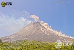 Merapi Luncurkan Awan Panas 2 Km Siang Ini, Warga Diminta Waspada