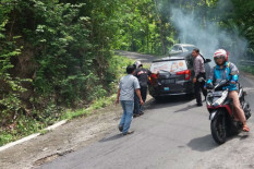Panduan Aman Mengemudi Mobil Matic di Tanjakan dan Turunan Curam