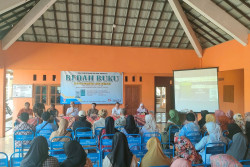 Warga Semanu Diajari Mengelola dan Mengolah Sampah dengan Benar