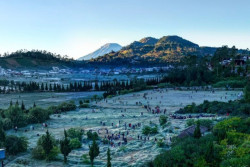 Suhu Minus 6 Derajat, Embun Upas Jadi Magnet Wisata Dieng