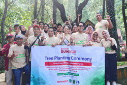 Sharp Tanam 600 Pohon Demi Selamatkan Habitat Elang Jawa