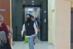Bupati Sukoharjo Dibawa KPK, Diperiksa Semalaman, 6 Koper Diamankan
