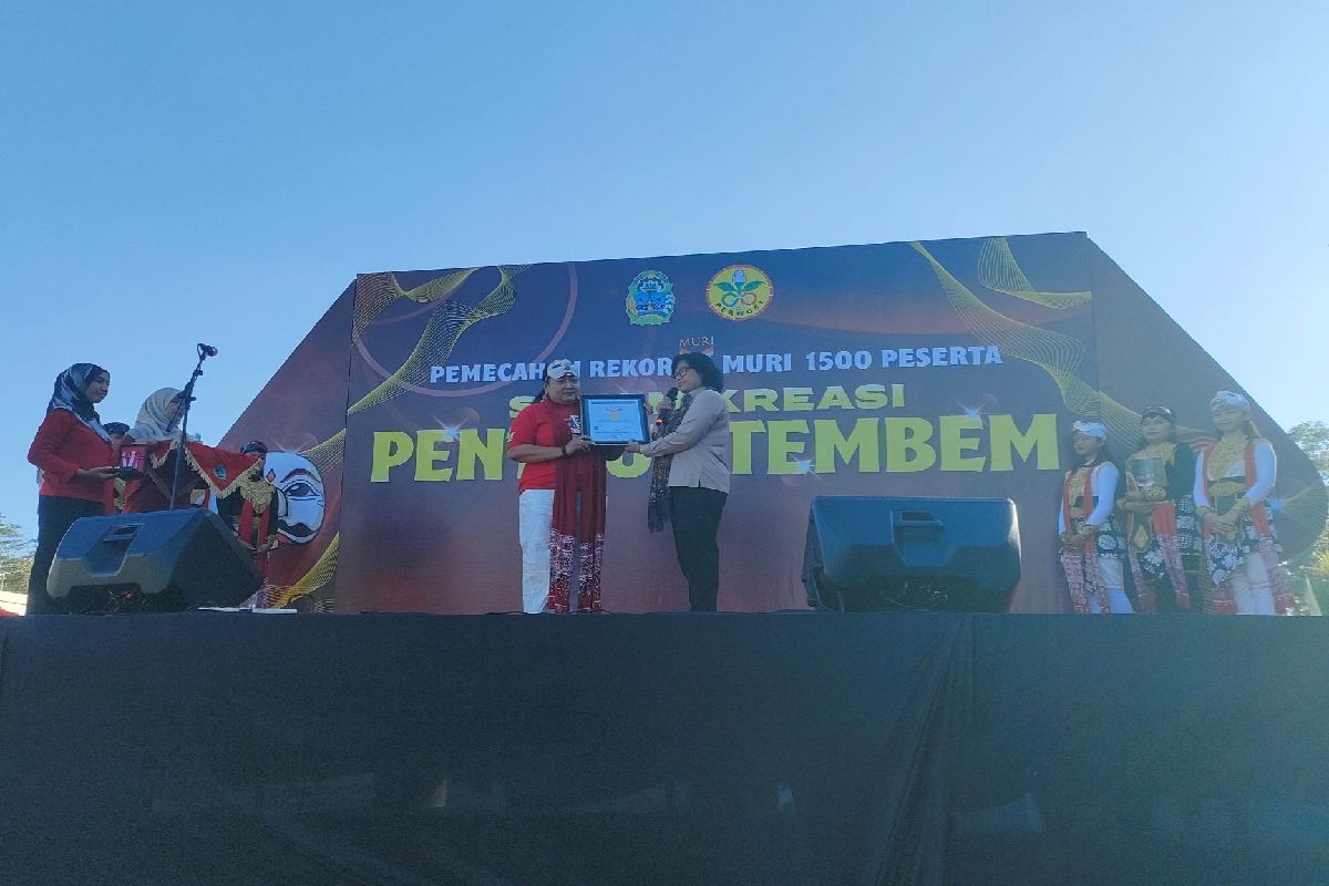 Peserta Senam Kreasi Penthul Tembem Gunungkidul Pecahkan Rekor Dunia