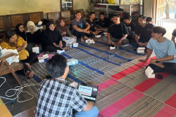 Cegah Hoaks hingga FOMO, Dosen UNY Bekali Pemuda Ponorogo Literasi