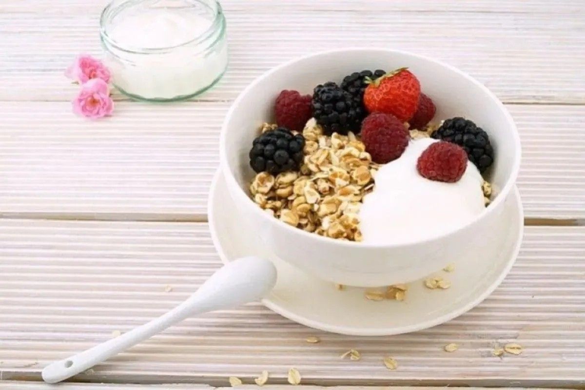 Menu Sarapan Sehat: Parfait Stroberi Bikin Kenyang Lama