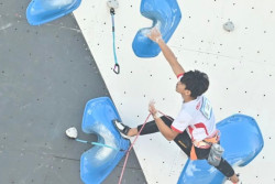Putra Tri Ramadani Lolos Semifinal Lead World Climbing Chamonix