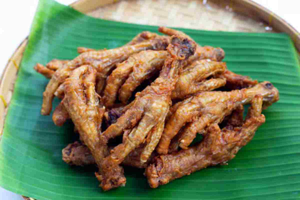 Suka Makan Ceker Ayam? Waspadai Risiko Ini!