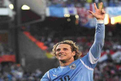 Uruguay Tunjuk Forlan, Misi Bangkitkan La Celeste dari Keterpurukan