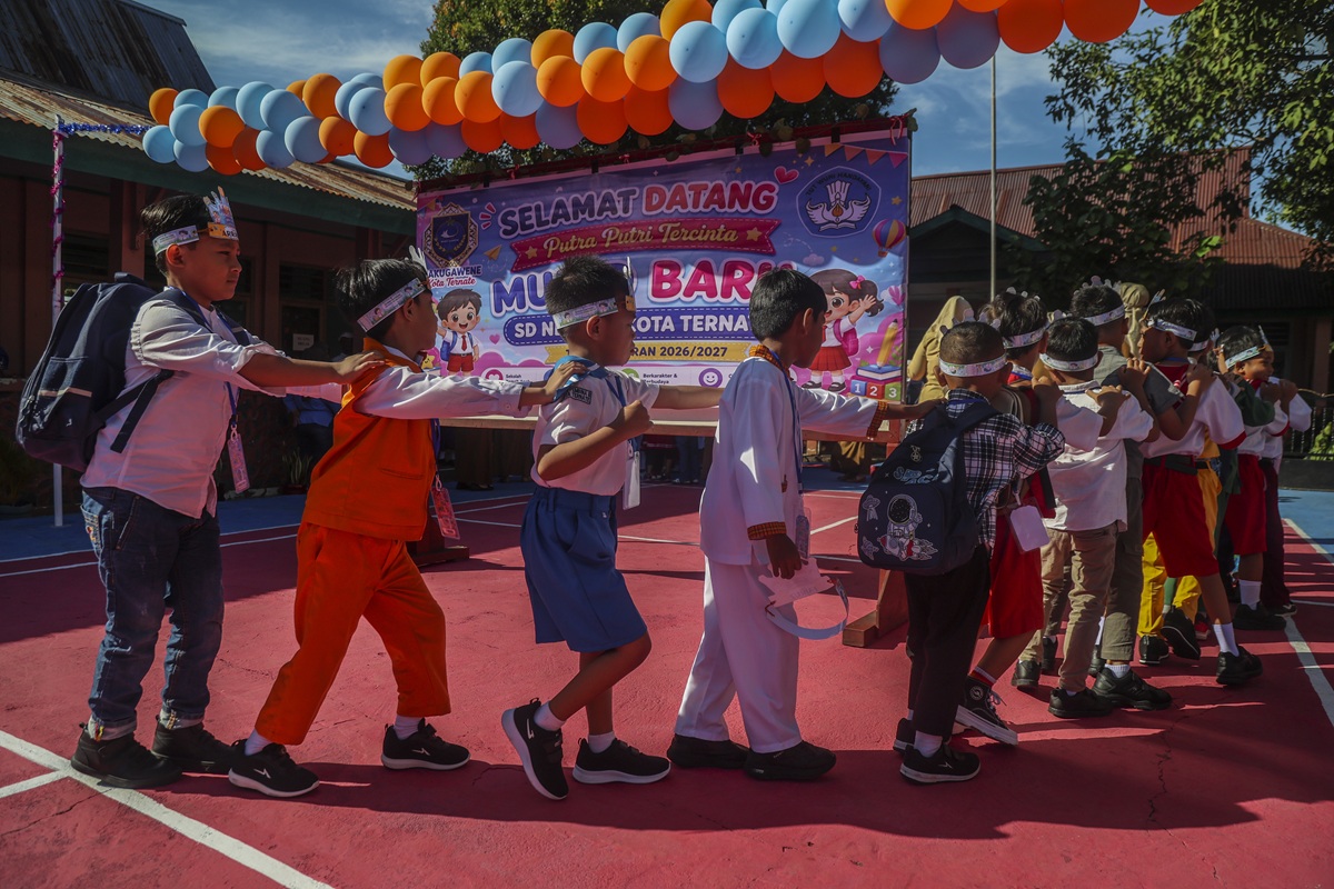 Hasto Dorong MPLS Jadi Ruang Bangun Kepercayaan Diri Siswa Baru