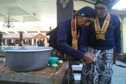 Jamasan Tombak Kyai Turunsih Ingatkan Welas Asih