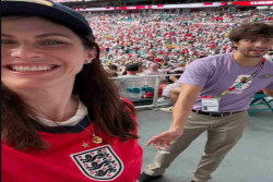 Alexandra Daddario Diusir Petugas Saat Nyelinap ke Tribun Piala Dunia