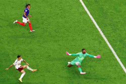 Pertahanan Baja Spanyol Hentikan Prancis dan Antar ke Final