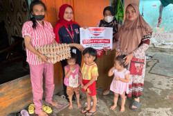 Alfamidi Salurkan 160.000 Telur, Penuhi Gizi Anak di 26 Kabupaten-Kota