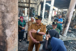 Bupati Klaten Siapkan Solusi bagi Pedagang Korban Kebakaran Pasar