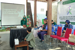 FK-KMK UGM Periksa Kesehatan Puluhan Perajin Perak Kotagede