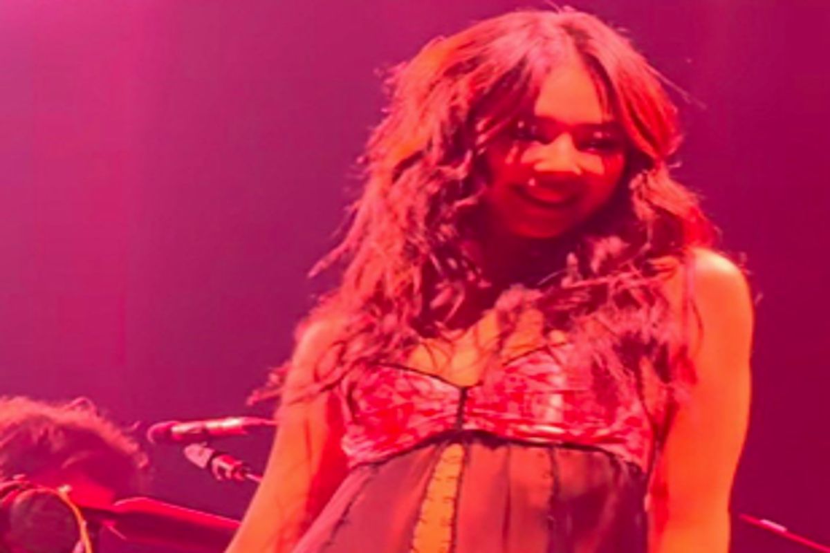 Jennie BLACKPINK di Konser Tame Impala, Busana Transparan Disorot