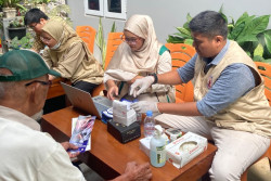 Warga Padukuhan Pangkah Ikuti Skrining Jantung dari Mahasiswa UGM