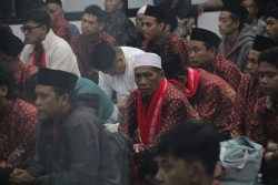 Tangis Haru Iringi Keberangkatan Karyawan HS Magelang ke Tanah Suci