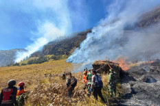 BNPB Kerahkan 2 Helikopter Water Bombing Padamkan Kebakaran Bromo