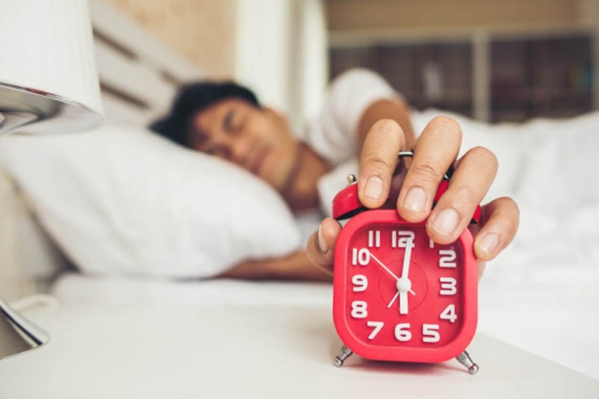 Sering Begadang Lalu Tidur Lama Saat Libur? Ini Kata Ahli