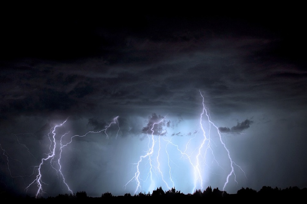 Monsun Australia Picu Gelombang 6 Meter di Perairan NTB