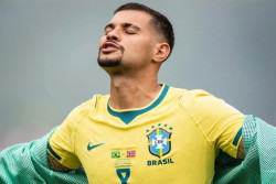 Bruno Guimaraes Resmi Gabung Arsenal dengan Nilai Transfer Rp1,8 T