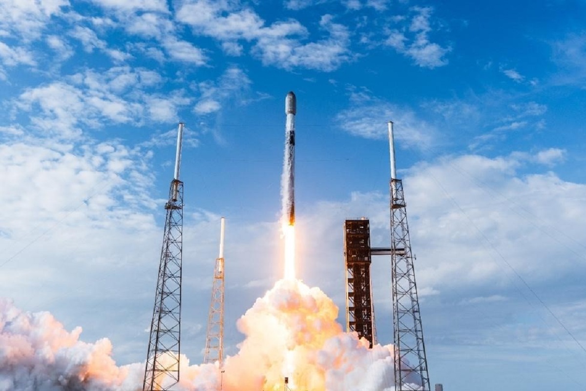 Sisa Falcon 9 Menabrak Bulan, Ini Kekhawatiran Investor SpaceX