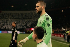 Maarten Paes Dicadangkan, Ter Stegen Langsung Bersinar Bersama Ajax
