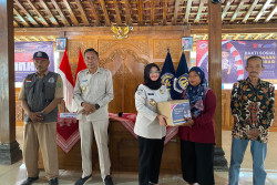 Kanwil Ditjen Imigrasi DIY Salurkan 200 Paket Sembako di Selopamioro