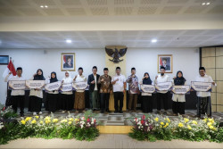 Berkat Beasiswa Pemprov Jateng, Santri Ini Bisa Kuliah Kedokteran Gigi