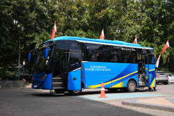 UNY Pakai 2 Bus Listrik VKTR, Mobilitas Kampus Makin Ramah Lingkungan