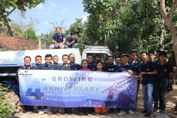 Hotel Santika Gunungkidul Salurkan 20 Tangki Air Bersih