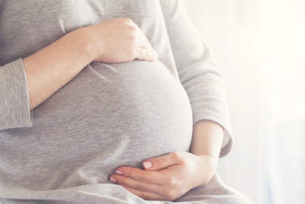 Bolehkah Ibu Hamil Keluar Malam? Ini 10 Risiko yang Perlu Diperhatikan
