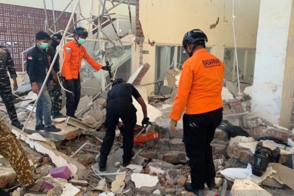 Gempa M7,7 NTT, Satu Warga Tewas Tertimpa Bangunan di Maumere