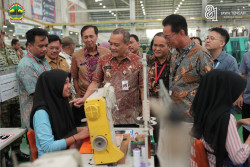 HUT ke-81 Jateng: Ekonomi Makin Gemilang, Angka Kemiskinan Berkurang