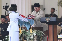 Prabowo Apresiasi Upacara Penurunan Bendera HUT Ke-81 RI