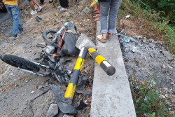 Pikap Terjun ke Jurang 25 Meter Usai Tabrak Motor di Magetan