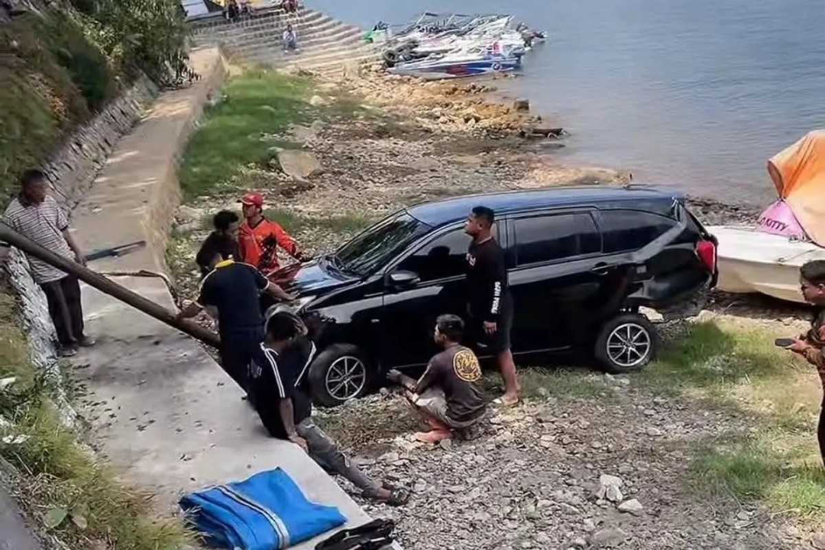 Mobil Wisatawan Boyolali Terperosok ke Telaga Sarangan, 6 Selamat