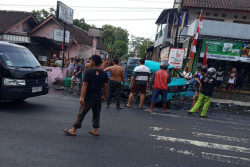Kecelakaan Truk vs Pikap Muatan Lele di Piyungan, 2 Orang Tewas