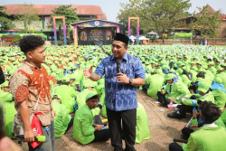 Maba UIN Walisongo Soroti Nasib Guru, Ini Jawaban Gus Yasin