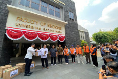 40 Kg Obat dari Pemda DIY Dibawa Tim FK-KMK UGM ke NTT