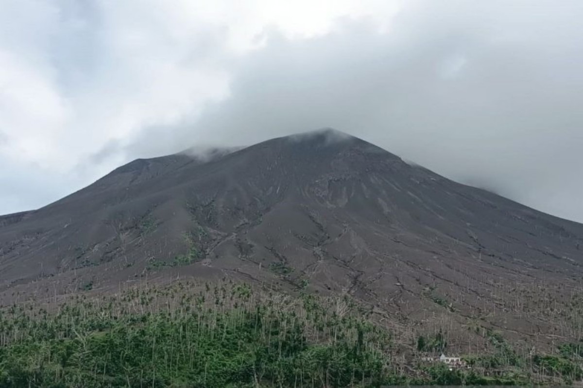 Asap Gunung Raung Bukan Erupsi, Badan Geologi Ungkap Penyebabnya