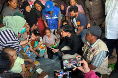 Temui Pengungsi, Gibran Pastikan Bantuan Menjangkau Seluruh Warga