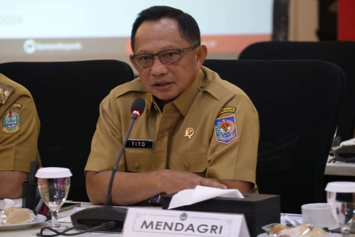 Mendagri Tito Tak Tahu Isu Haji Isam Bantu Padamkan Karhutla