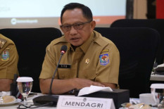 Mendagri Tito Tak Tahu Isu Haji Isam Bantu Padamkan Karhutla