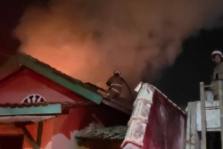 Rumah Penyimpan Ratusan Botol Miras di Semarang Terbakar