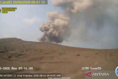 Gunung Anak Krakatau Enam Kali Erupsi, Warga Diminta Menjauh